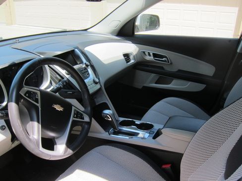 Used 2015 Chevrolet Equinox LT w/ Driver Convenience Package FWD image 2