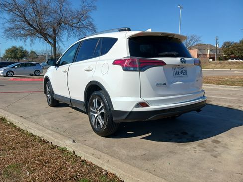 Used 2017 Toyota RAV4 LE image 8