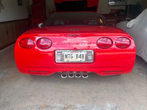 Used 1999 Chevrolet Corvette Coupe RWD image 11