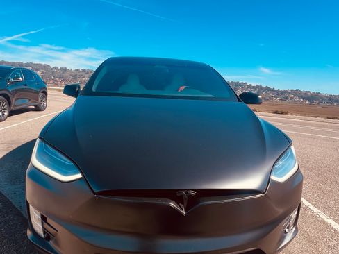 Used 2018 Tesla Model X 75D image 5