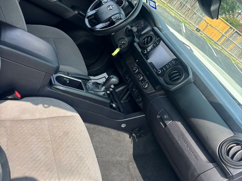 Used 2021 Toyota Tacoma SR RWD image 19
