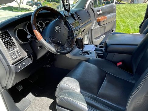 Used 2013 Toyota Tundra Platinum w/ Platinum Pkg image 10