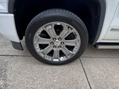 Used 2018 GMC Sierra 1500 Denali w/ Denali Ultimate Package AWD/4WD image 18