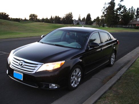 Used 2012 Toyota Avalon FWD image 4