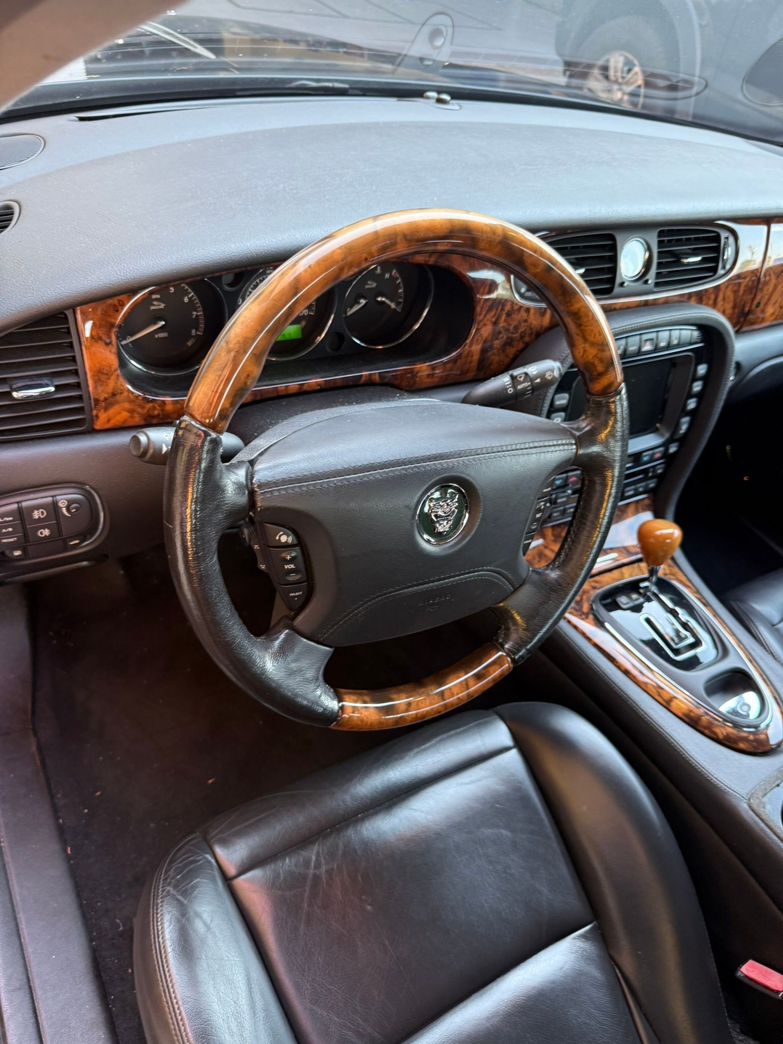 Used 2004 Jaguar XJ8 RWD image 25