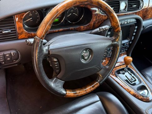 Used 2004 Jaguar XJ8 RWD image 25
