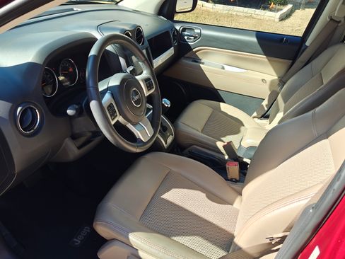 Used 2014 Jeep Compass Latitude image 10