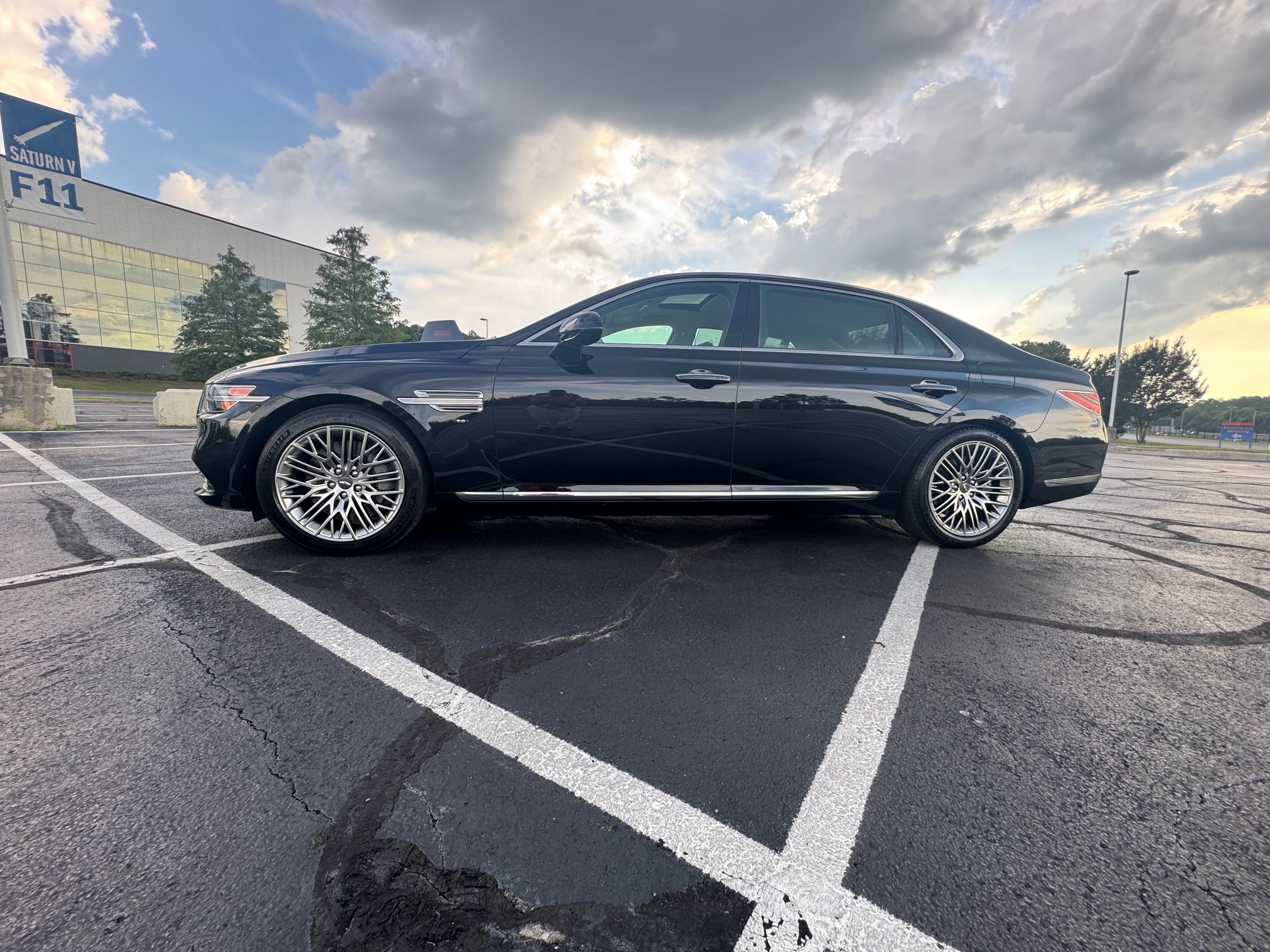 Used 2022 Genesis G90 5.0 Ultimate RWD image 13