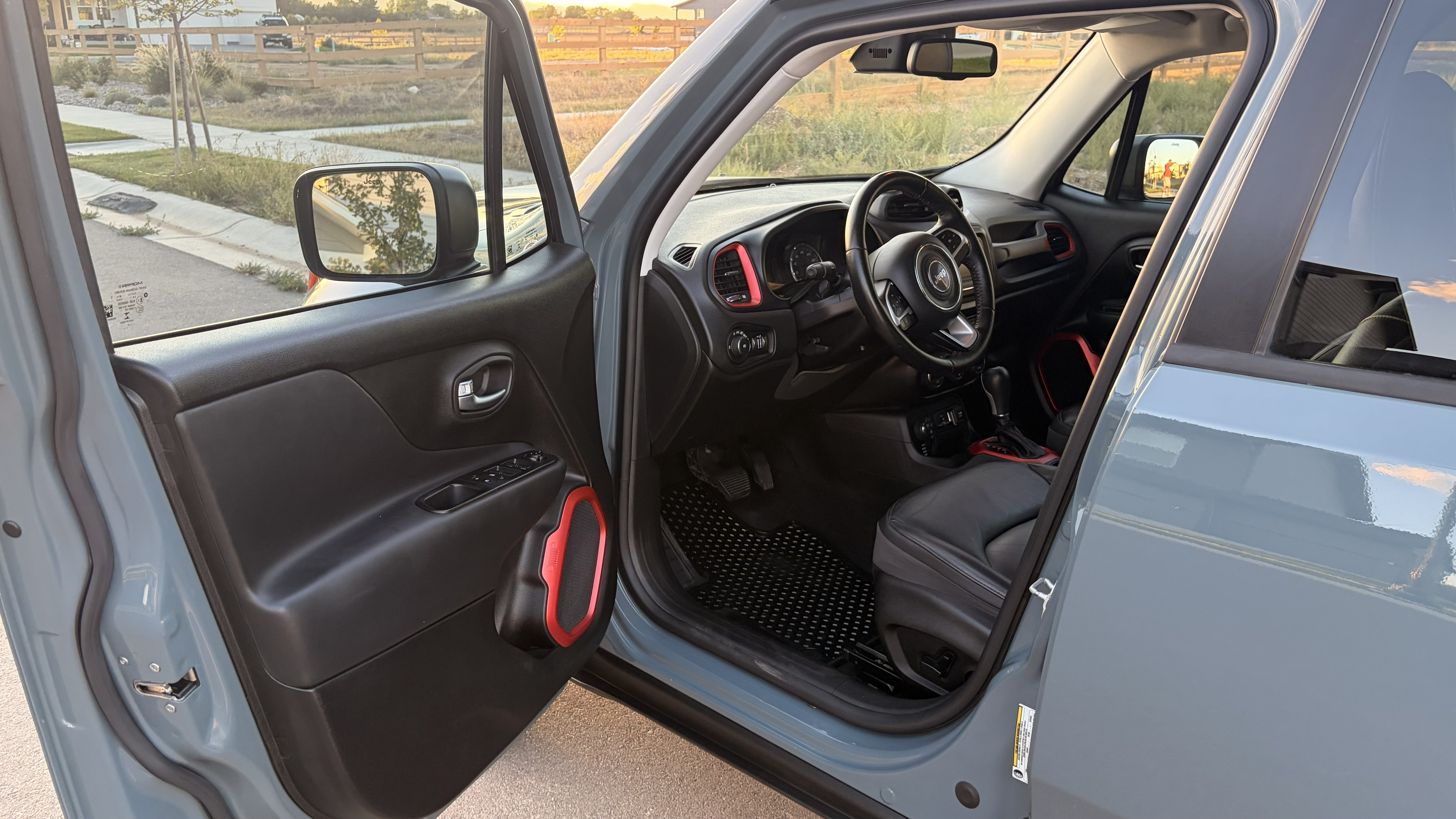 Used 2016 Jeep Renegade Trailhawk w/ Premium Trailhawk Package AWD/4WD image 9
