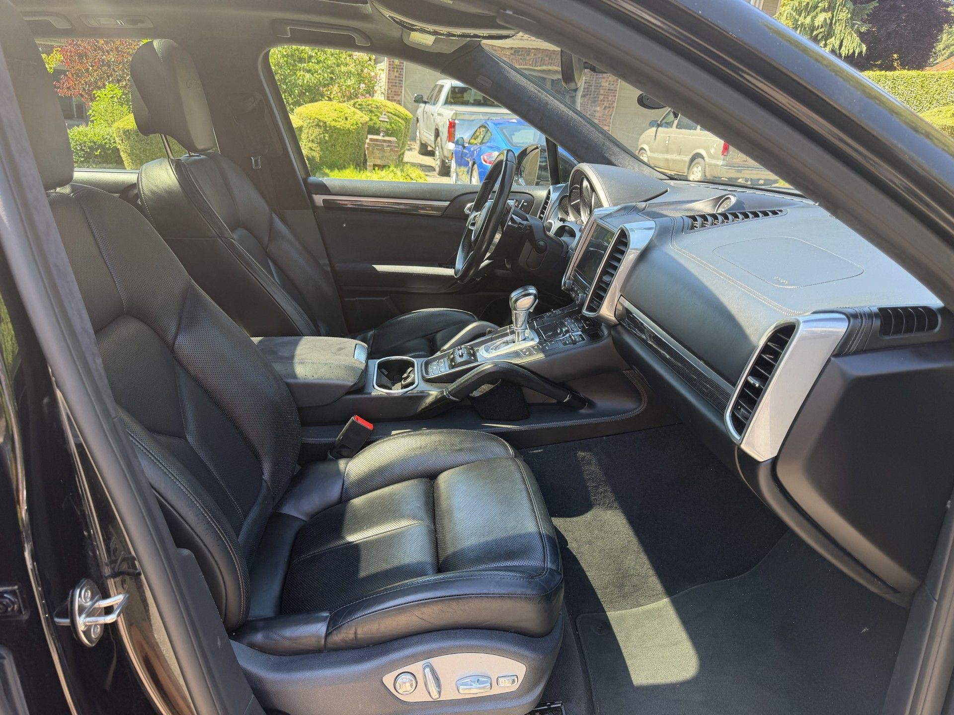 Used 2017 Porsche Cayenne GTS AWD/4WD image 10