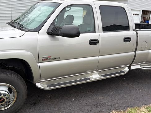 Used 2005 GMC Sierra 3500 SLT w/ Heavy-Duty Power Package image 1