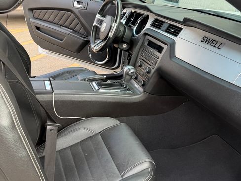 Used 2010 Ford Mustang Premium image 12
