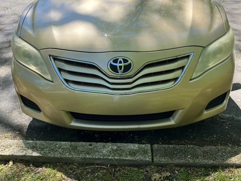 Used 2010 Toyota Camry FWD image 1