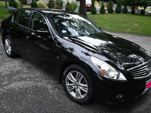 Used 2015 INFINITI Q40 AWD w/ Moonroof Package image 10