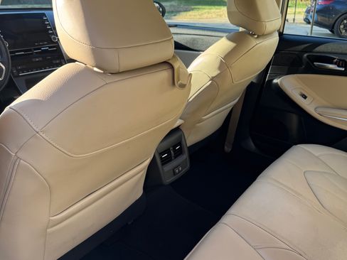 Used 2020 Toyota Avalon XLE image 16