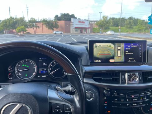 Used 2018 Lexus LX 570 4WD image 23