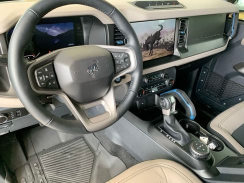 Used 2023 Ford Bronco Wildtrak image 14