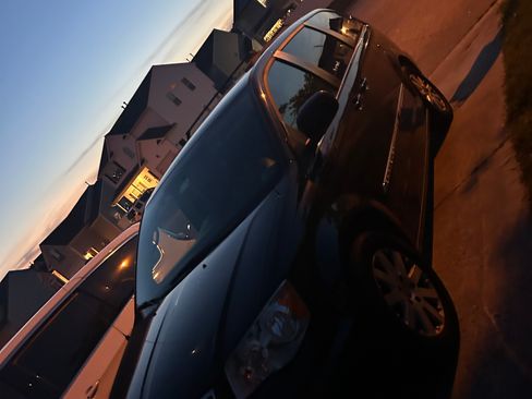 Used 2015 Chrysler Town & Country Touring FWD image 10