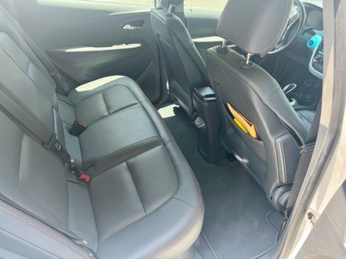 Used 2019 Chevrolet Bolt Premier w/ Infotainment Package FWD image 8