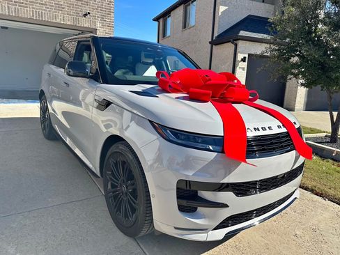 Used 2024 Land Rover Range Rover Sport Dynamic SE AWD/4WD image 4