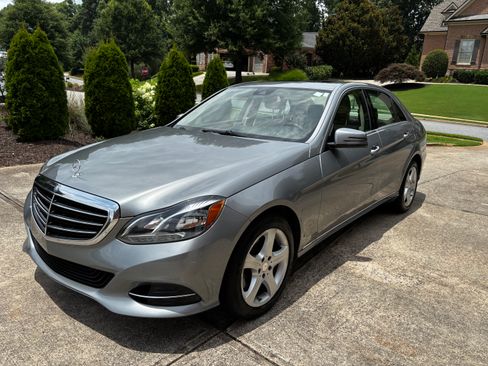Used 2014 Mercedes-Benz E 350 Sedan image 4
