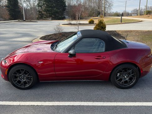 Used 2019 MAZDA MX-5 Miata Sport image 5