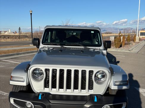 Used 2022 Jeep Wrangler Unlimited Sahara w/ Cold Weather Group image 5