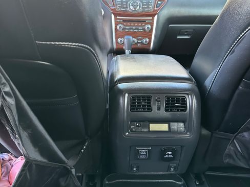 Used 2018 Nissan Pathfinder Platinum AWD/4WD image 10