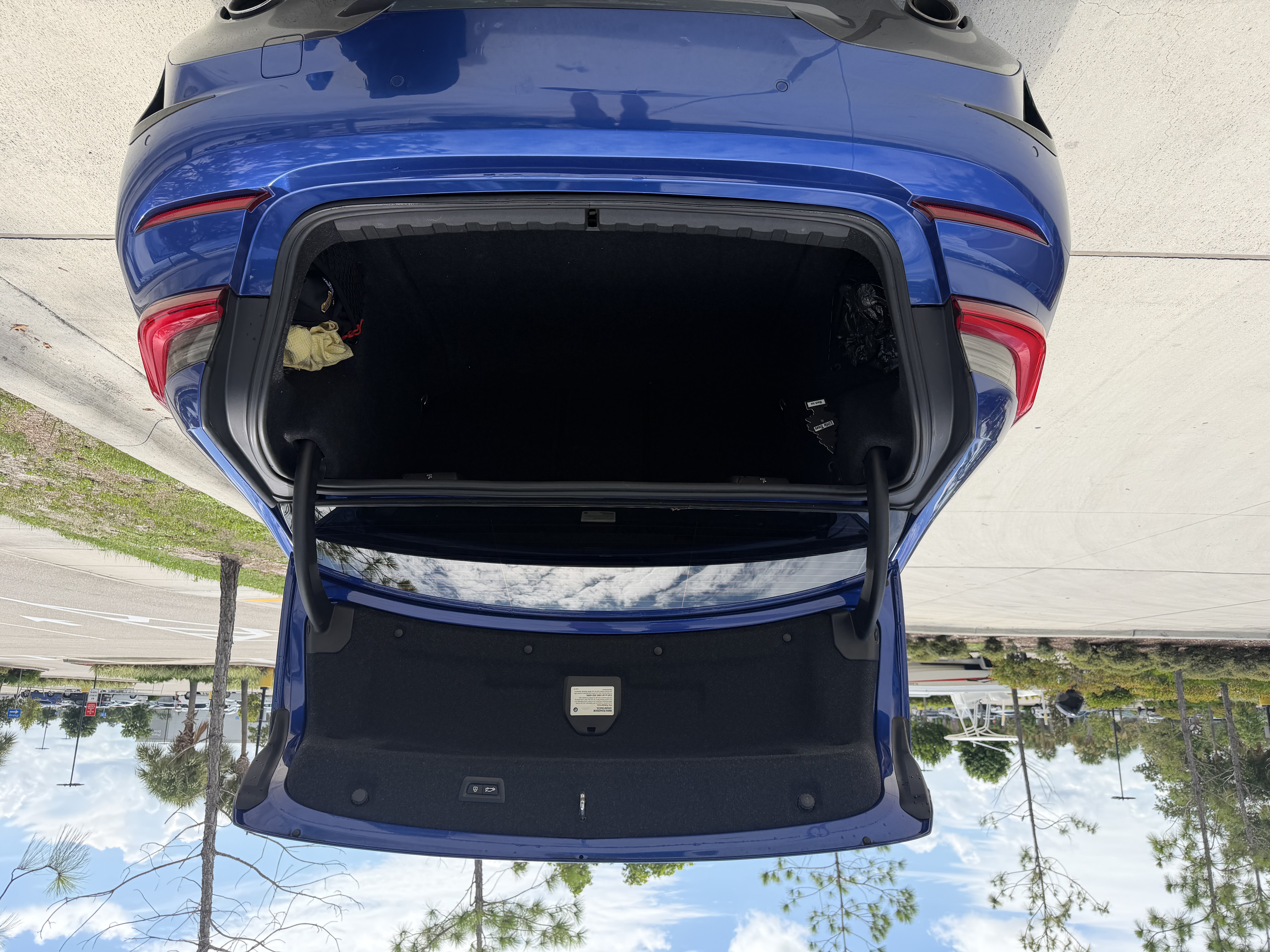 Used 2019 BMW 330i Sedan w/ M Sport Package RWD image 4