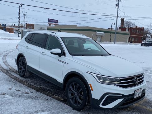 Used 2022 Volkswagen Tiguan SE image 6