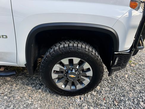 Used 2022 Chevrolet Silverado 2500 Custom w/ Custom Convenience Package AWD/4WD image 5