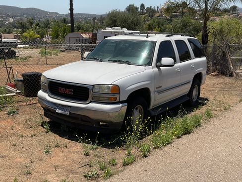 Used 2006 GMC Yukon SLT w/ SLT Preferred Equipment Group RWD image 3
