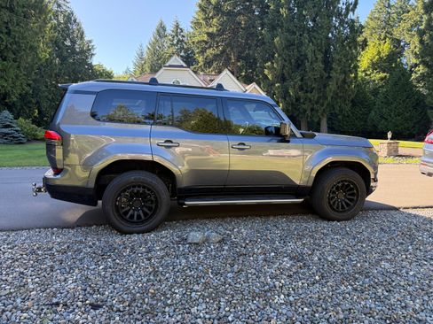Used 2025 Lexus GX 550 w/ Cold Area Package AWD/4WD image 2