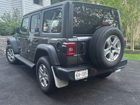 Used 2021 Jeep Wrangler Unlimited Sport AWD/4WD image 3