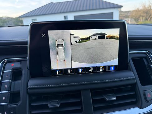 Used 2022 GMC Yukon XL SLT w/ SLT Luxury Package image 14