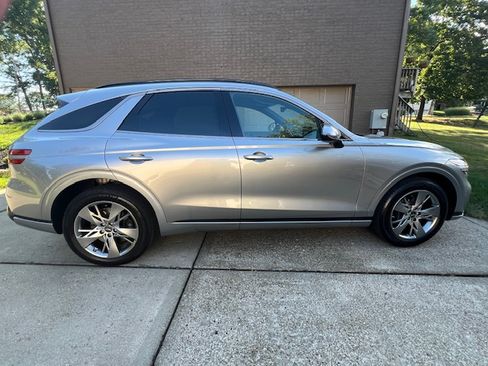 Used 2025 Genesis GV70 3.5T Sport image 2