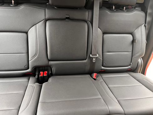 Used 2024 Chevrolet Silverado 2500 LT w/ Convenience Package image 10