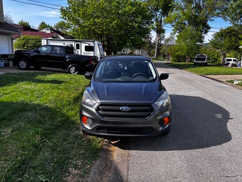Used 2018 Ford Escape S image 5