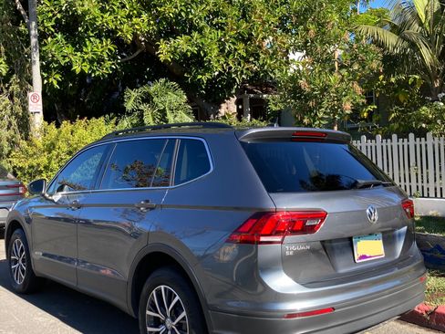 Used 2019 Volkswagen Tiguan SE image 2