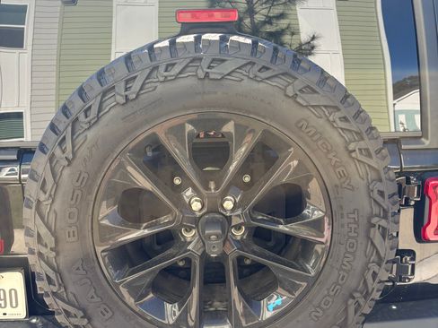 Used 2022 Jeep Wrangler Unlimited Sahara w/ Cold Weather Group image 5