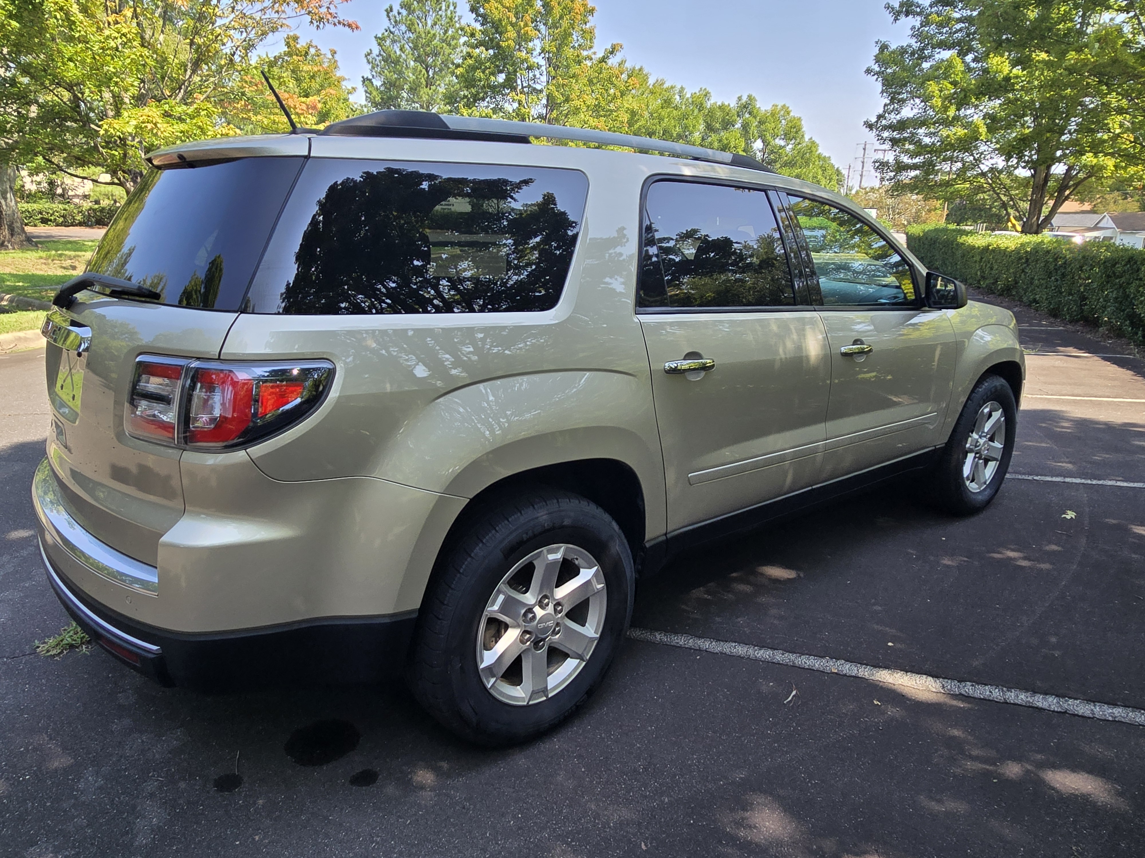Used 2016 GMC Acadia SLE FWD image 4