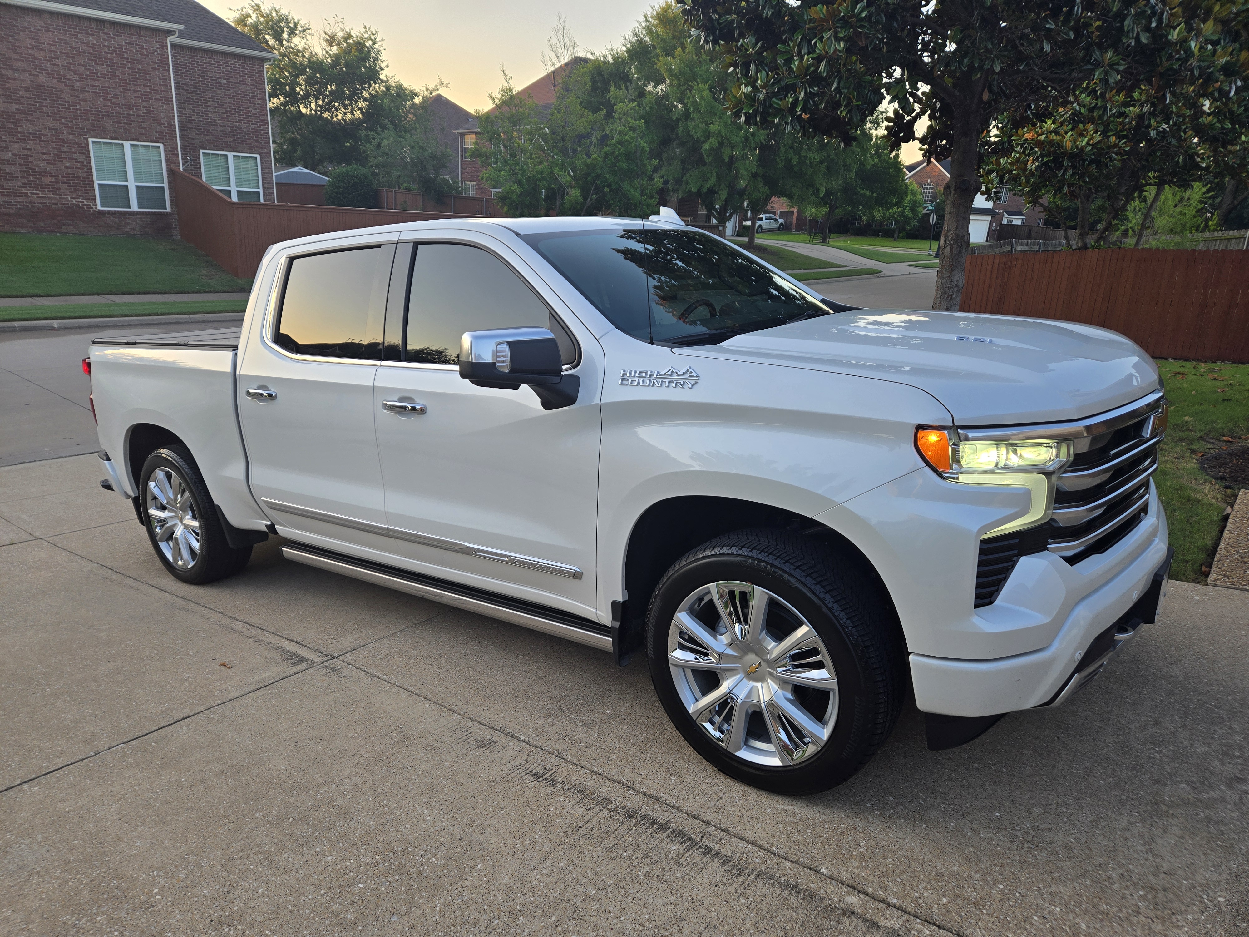 Used 2025 Chevrolet Silverado 1500 High Country AWD/4WD image 1