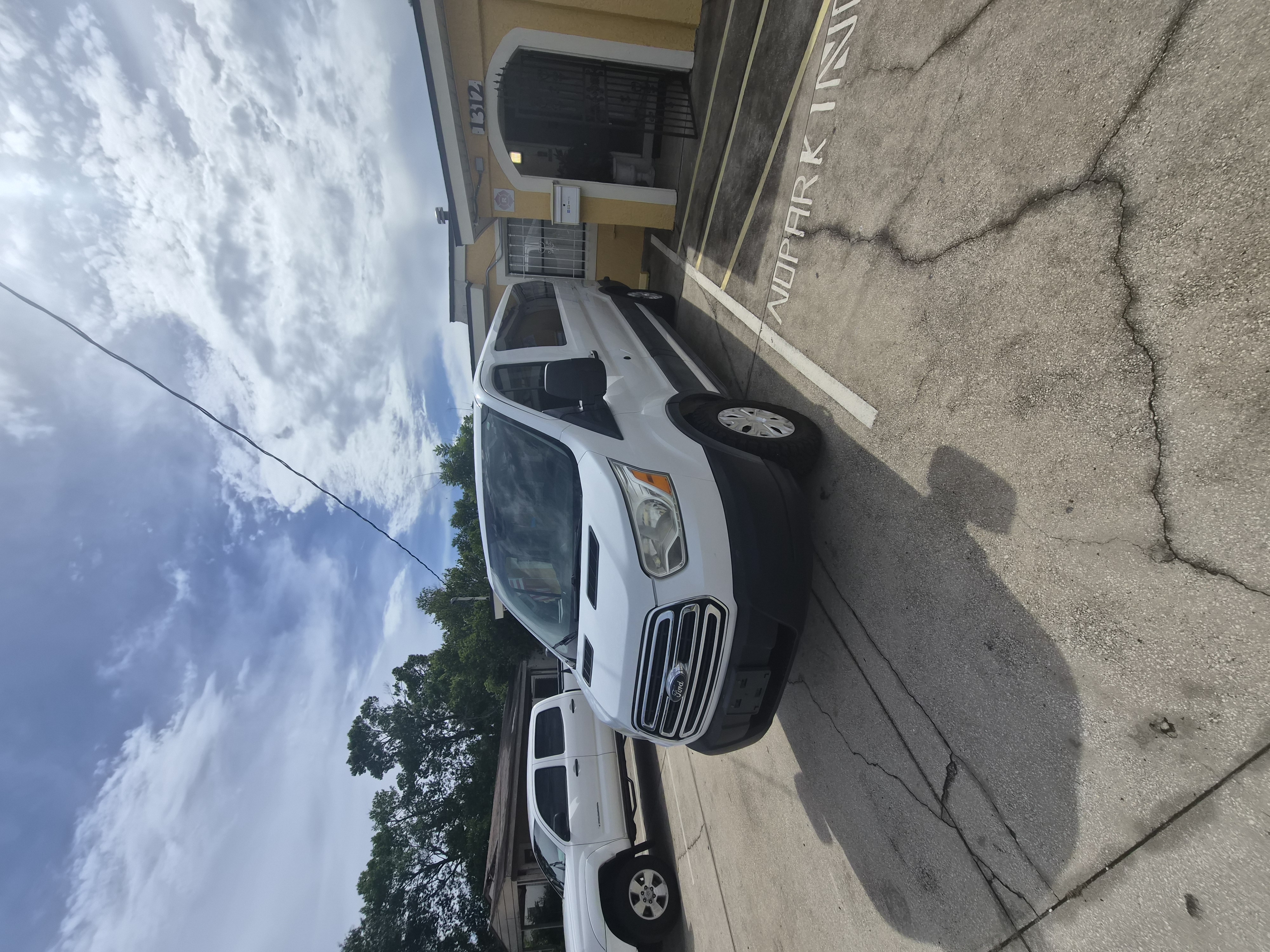 Used 2017 Ford Transit 350 XLT RWD image 5