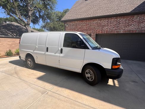 Used 2016 Chevrolet Express 2500 RWD image 5