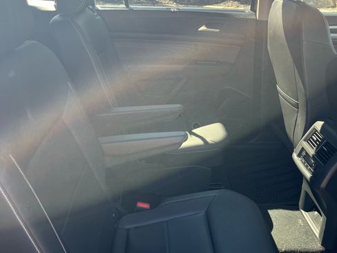 Used 2023 Volkswagen Atlas SE w/ Panoramic Sunroof Package image 5