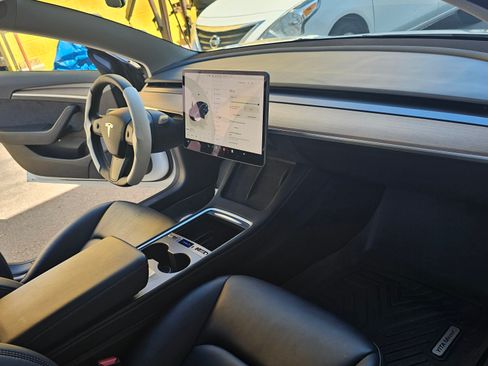 Used 2023 Tesla Model 3 Standard Range image 16