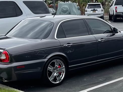 Used 2008 Jaguar XJ8 image 17