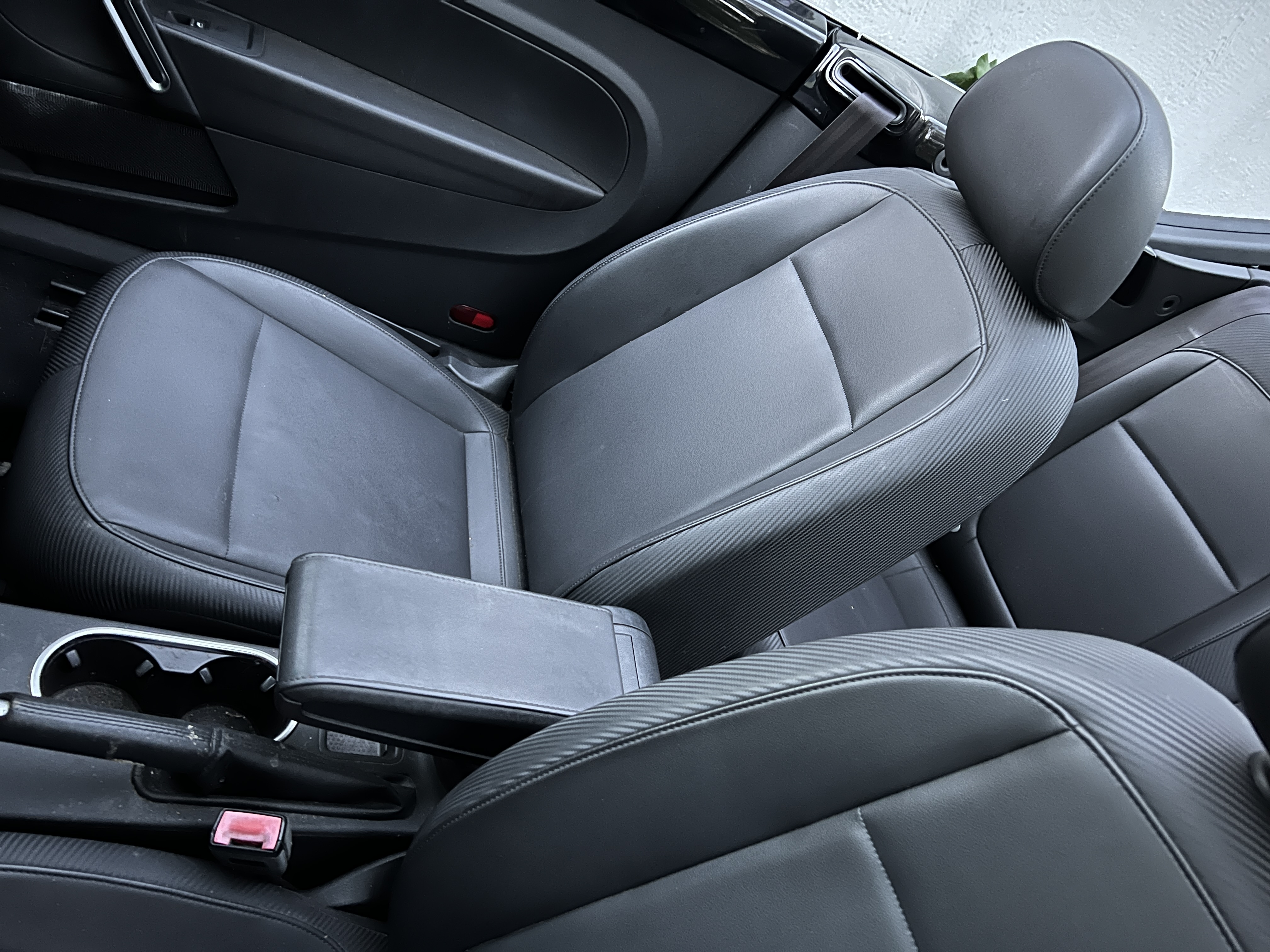 Used 2014 Volkswagen Beetle R-Line FWD image 13