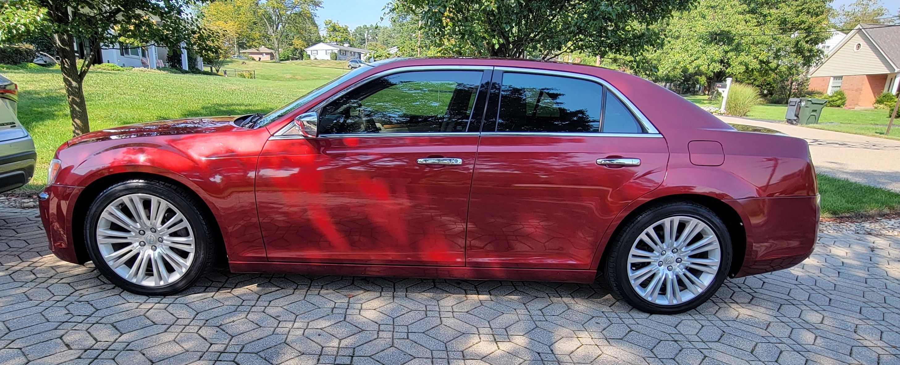 Used 2012 Chrysler 300 C RWD image 2
