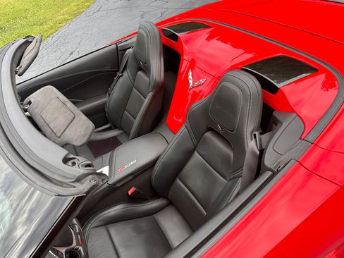 Used 2015 Chevrolet Corvette Z06 w/ 3LZ Preferred Equipment Group RWD image 23
